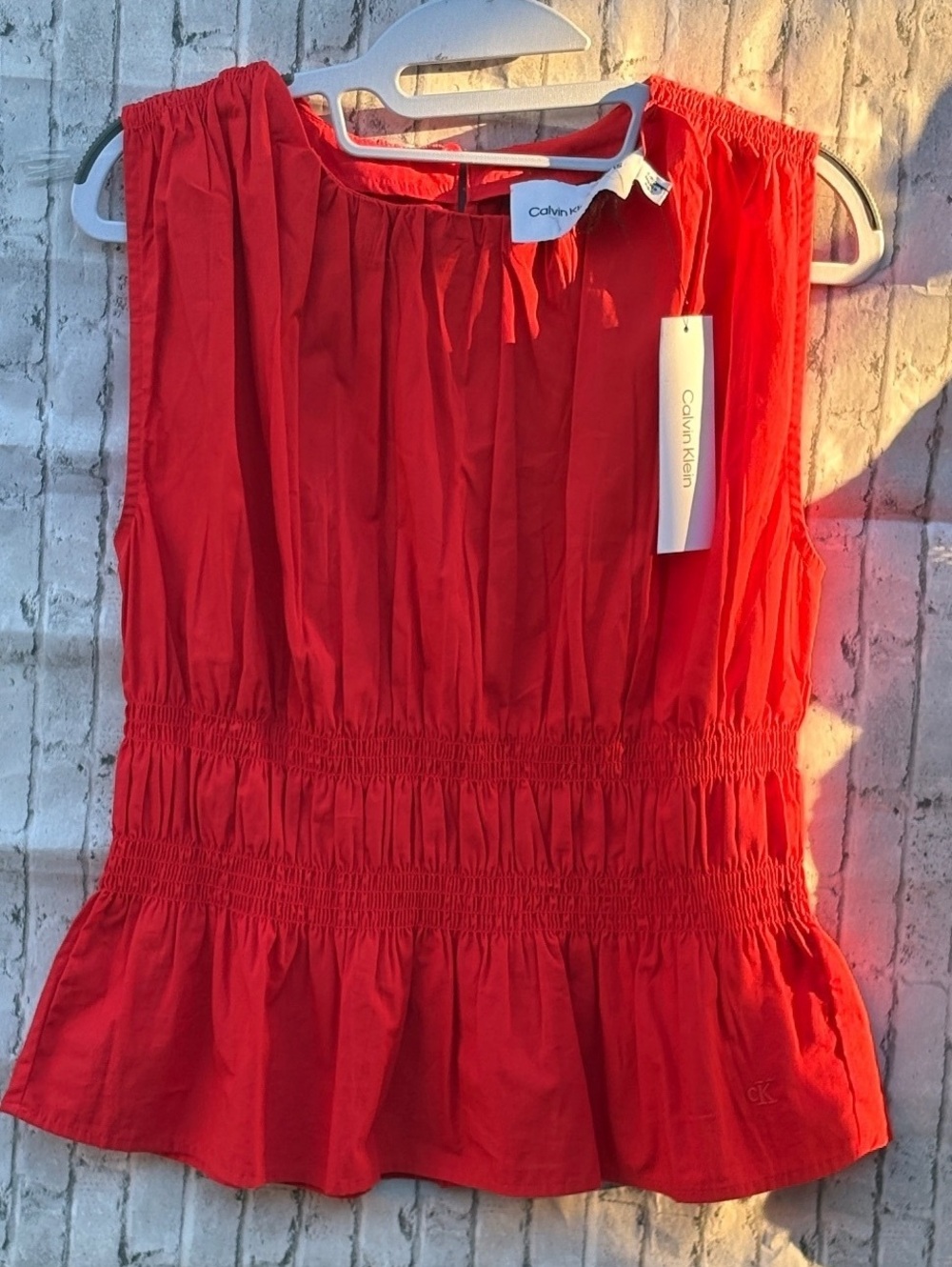 Elegant Calvin Klein Jeans Red Sleeveless Peplum Smocked Waist Top Size Large